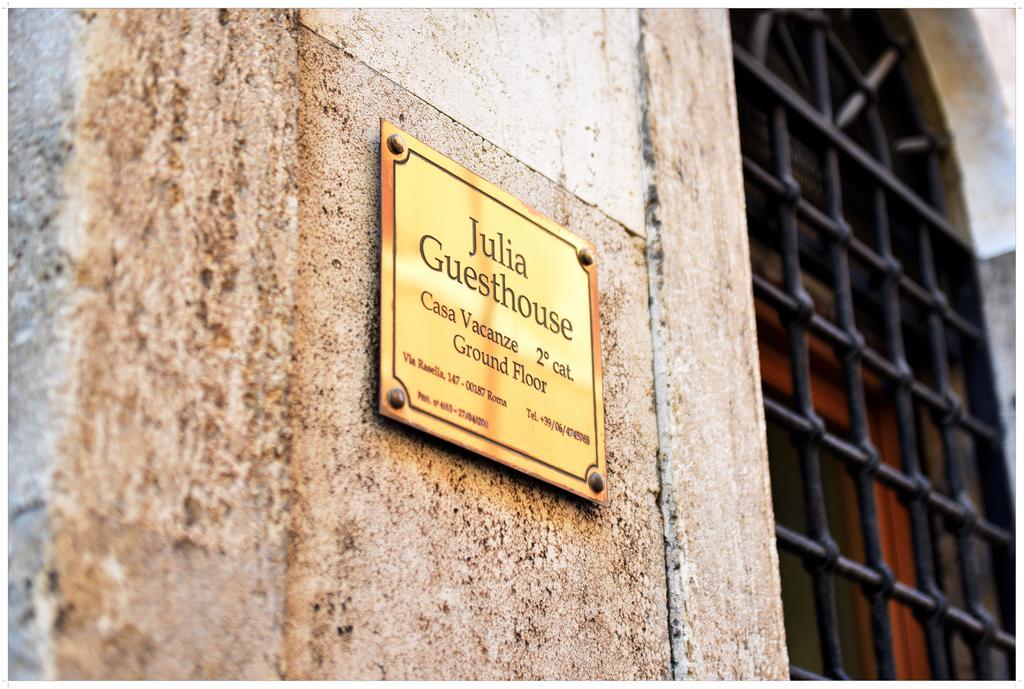 Julia * Rom